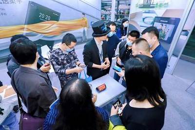 柔宇亮相2021電博會(huì)多款創(chuàng)新產(chǎn)品打造柔性電子行業(yè)新生態(tài),為開(kāi)發(fā)者提供開(kāi)放平臺(tái)柔宇RoKit柔性產(chǎn)品開(kāi)發(fā)套件亮相CITE2021